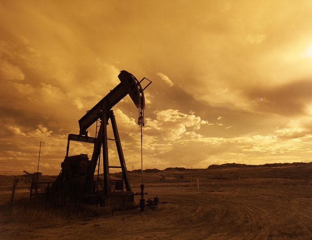 oil-pump-jack-sunset-clouds-silhouette-162568